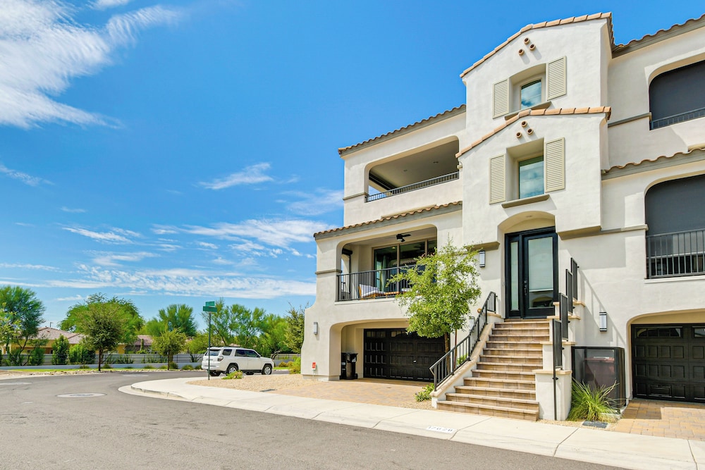 Townhome Near TPC ~ 11 Mi to Old Town!