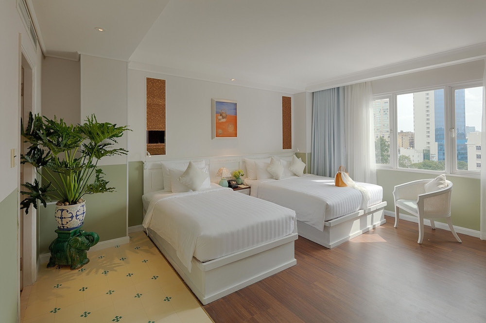 Au Lac Charner Hotel 67