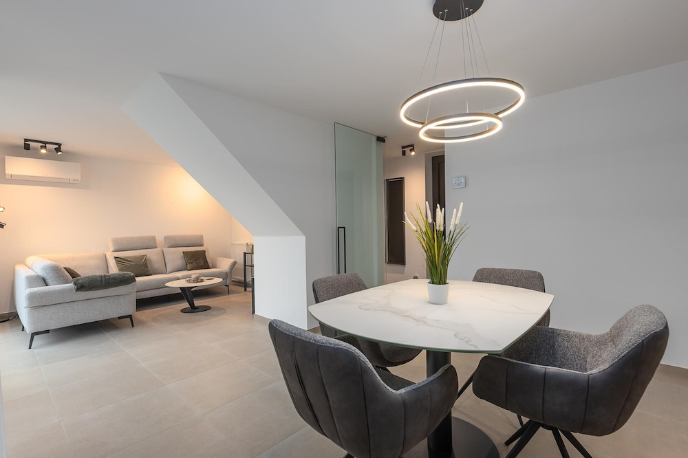 Newly Built Holiday Home for 6 People by the sea