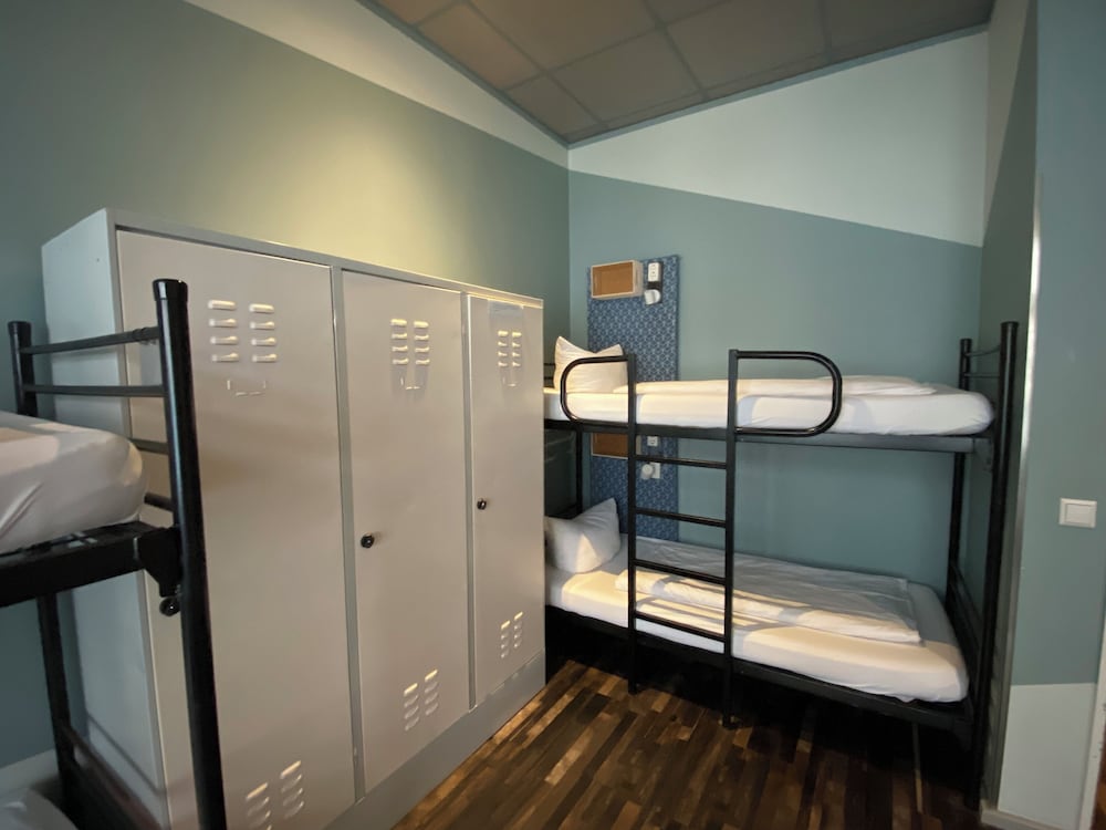 Singer109 Hostel