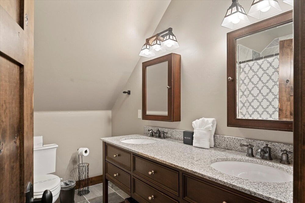 Cyh1012 - Hidden Cedar 5 Bedroom Home