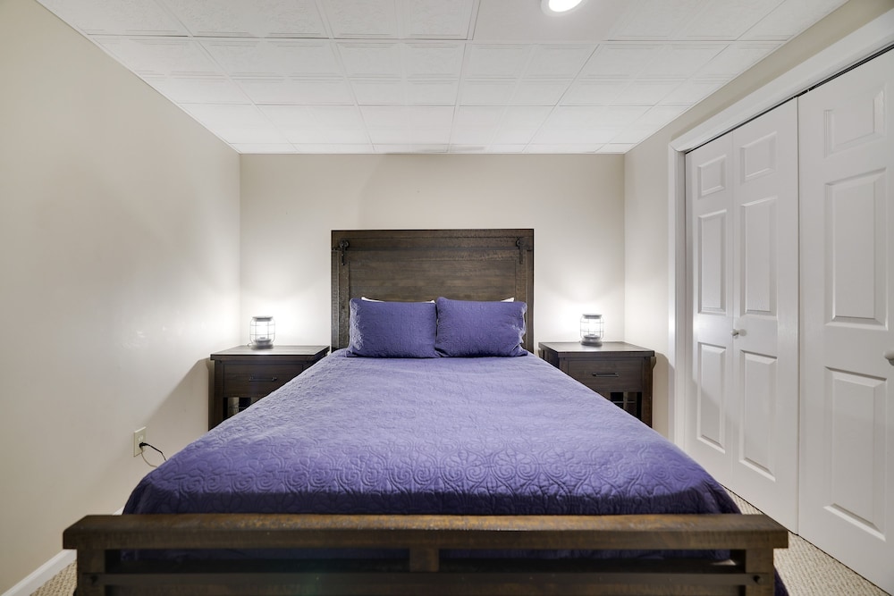 The Nest at Pinecrest by Avantstay Hot Tub Spacious Deck Game Room Fire Pit