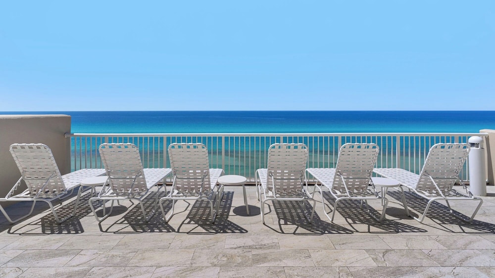 2BR Gulf Front Condo w/ Pool, Gym, Hot Tub + Free Attraction Tickets!
