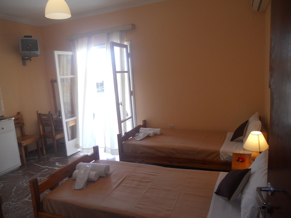 Elli Marina Studios & Apartments