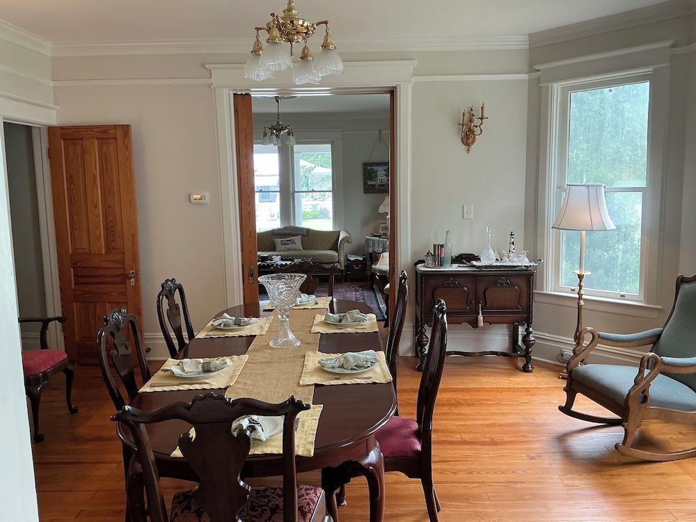 Magnolia House Bed & Breakfast