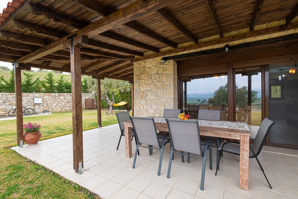 Artis Villa by Rentals Pro