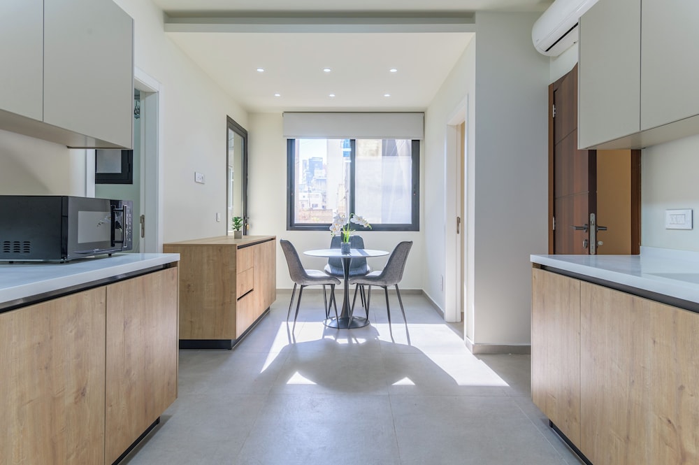 Achrafieh Gate - Modern 3-BR Apartments