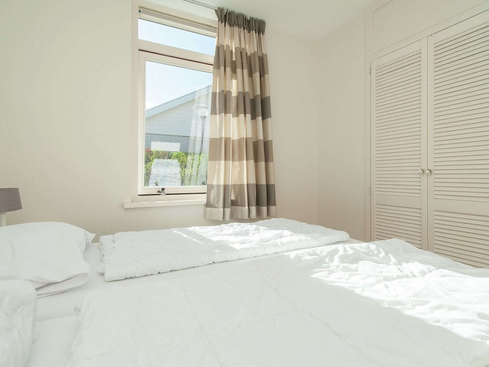 Cozy, Detached Holiday Home With Terrace, Near the Sea view 4