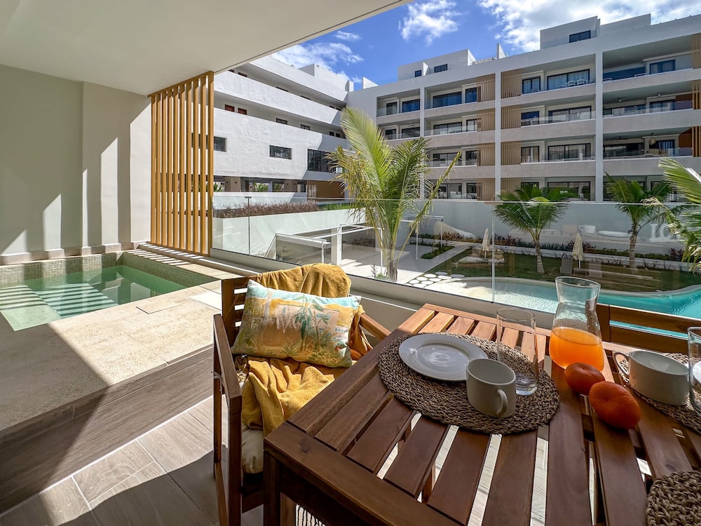 Spectacular Brand new Beach Condo