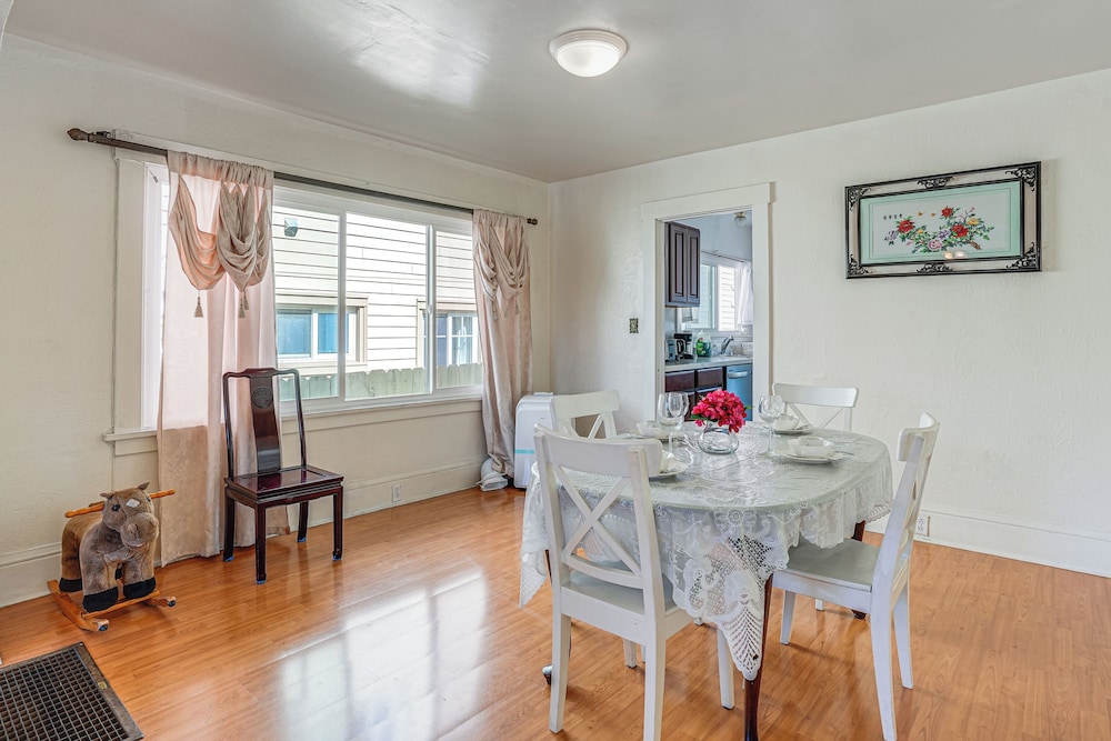 Walkable East Bay Home - 2 Mi to Bart Station