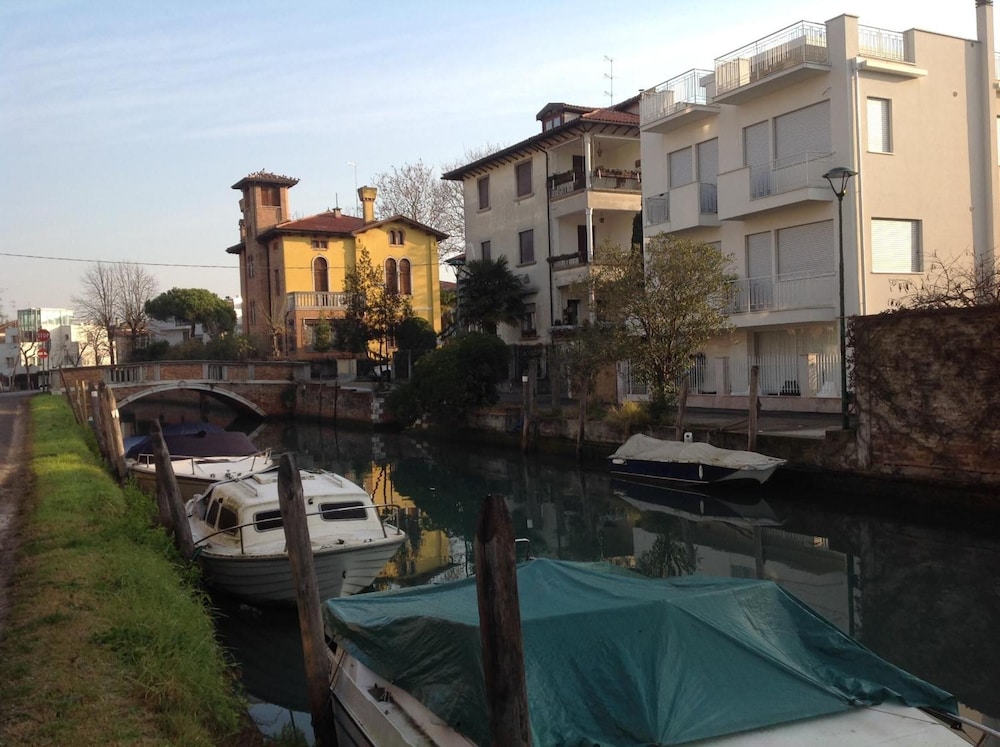 Villa Venice Movie