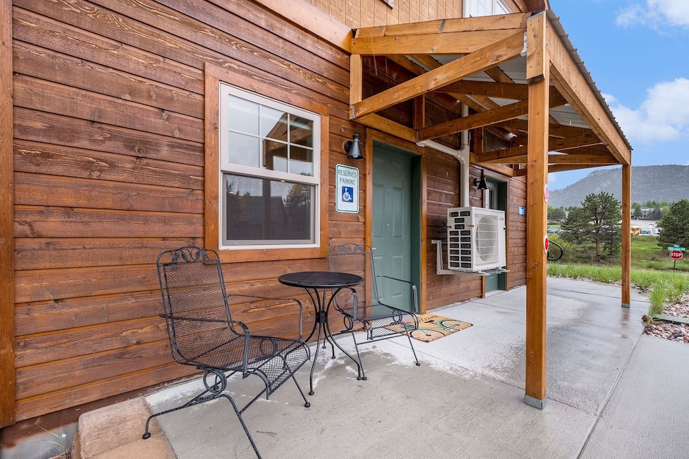 Solitude Bear Room Ada 103 - Estes Park 1 Bedroom Studio by RedAwning - Property Image 6