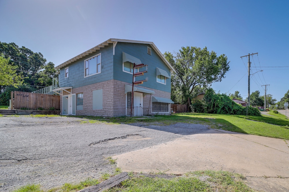 7 Mi to Dtwn Tulsa: Dog-friendly Home w/ Yard