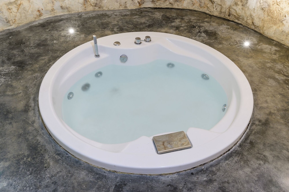 White Studio with Jacuzzi