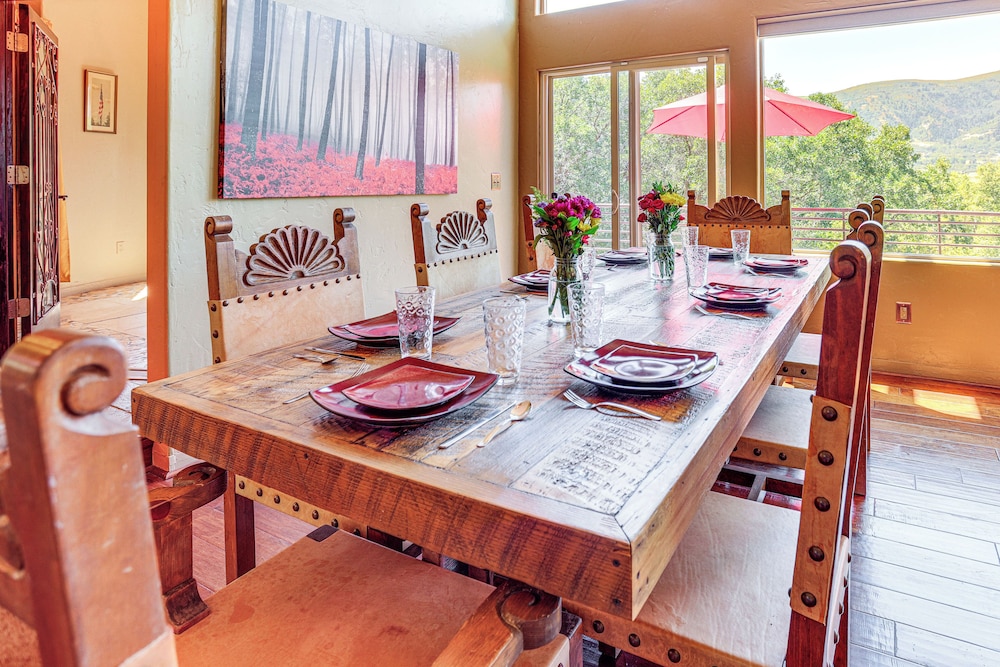 5 Mi to Powder Mtn: Tuscan Mountain Retreat