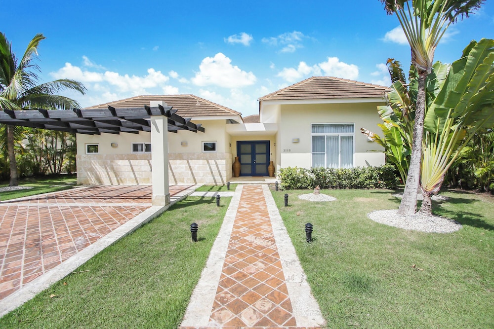 Golf Villa in Bavaro - Pool, Jacuzzi, Staff