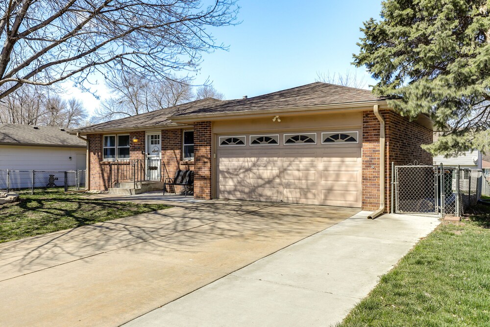 Family-friendly Lincoln Home w/ Sandbox & Grill! view 3