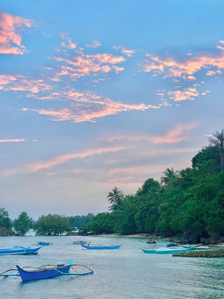 Reef Waters Resort