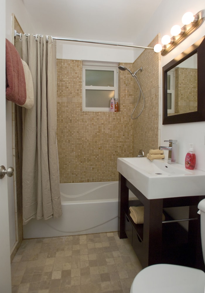 Ray's Bucktown Bed and Breakfast 39