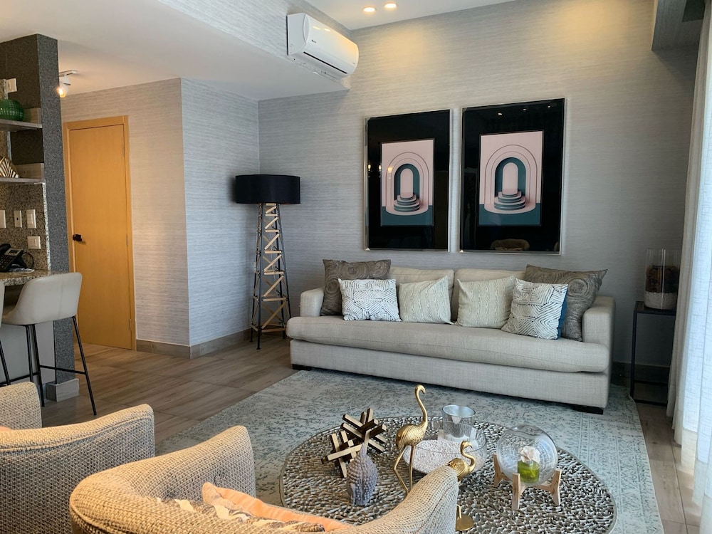 Breakfast Included Regatta Living II 504