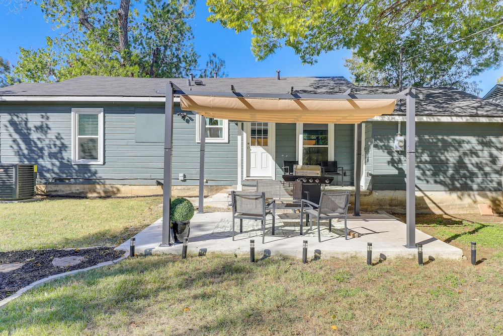 Walk to Cowboys Stadium! Arlington Home w/ Yard