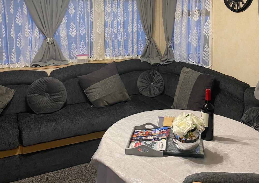 2 bed Caravan at Lyons Robinhood view 5