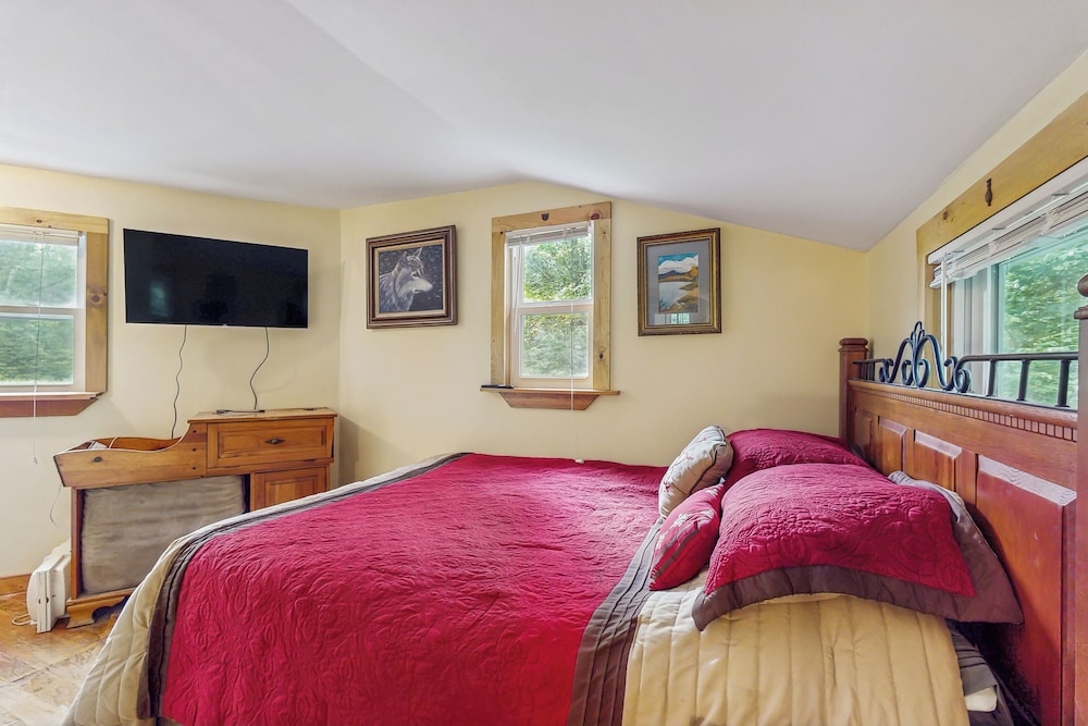 1 BR Tiny House, Window AC, Bbq, Fire Pit, W & D