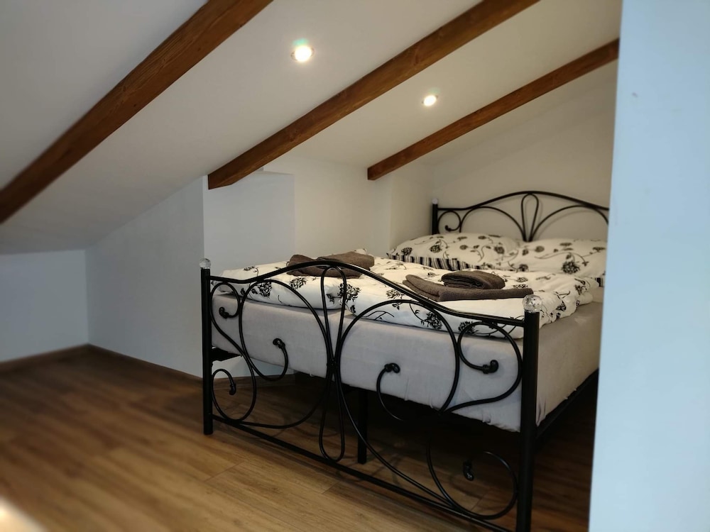 Lovely Mountain Apartment Zakopane 14km view 2