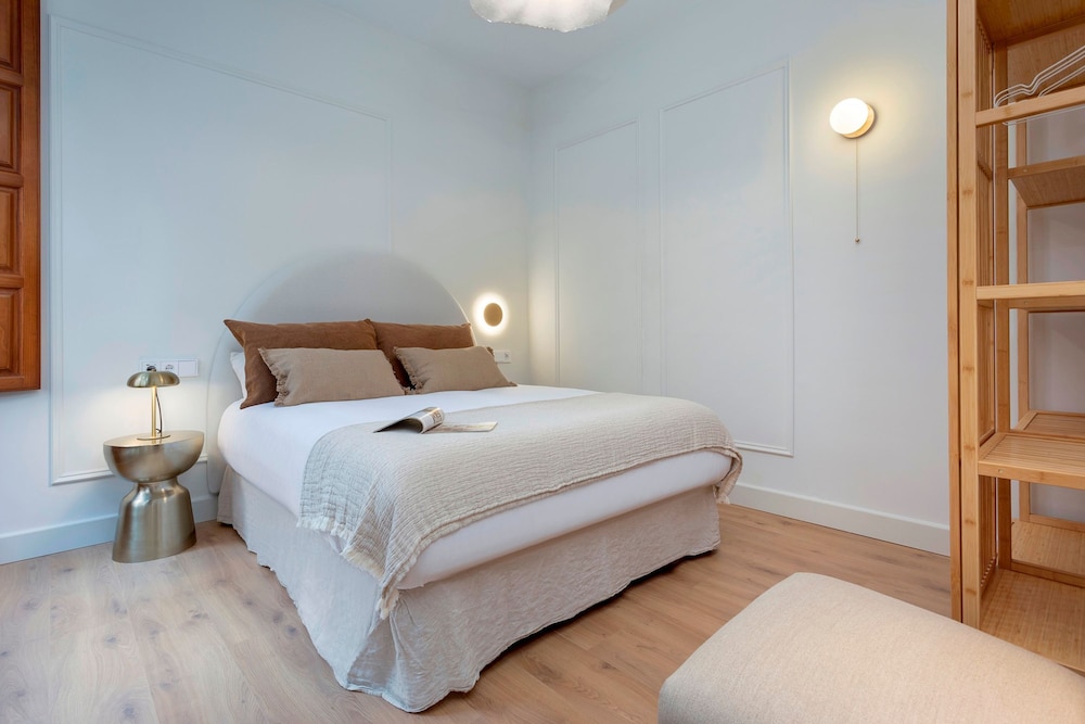 Elegant Stay in Historic Granada Bib Rambla IV
