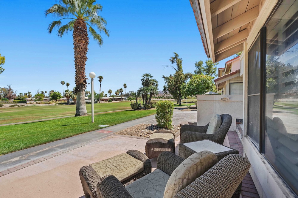 The 14th Fairway Delight 4Bd W/community Pool!
