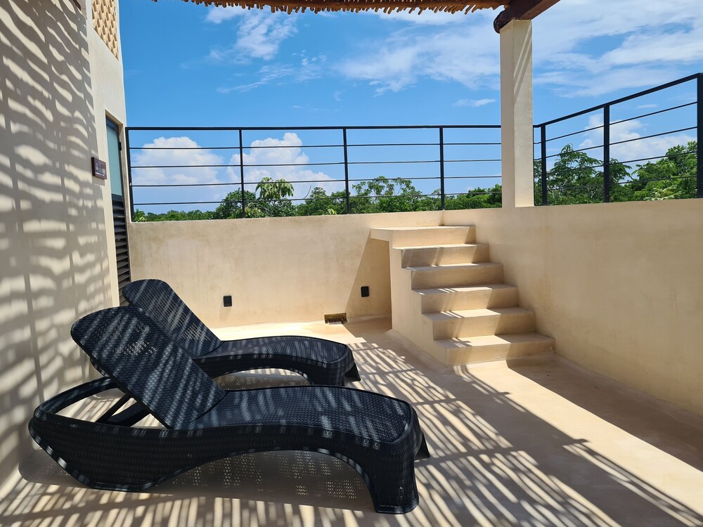 Private Balcony Jungle View Studio S21