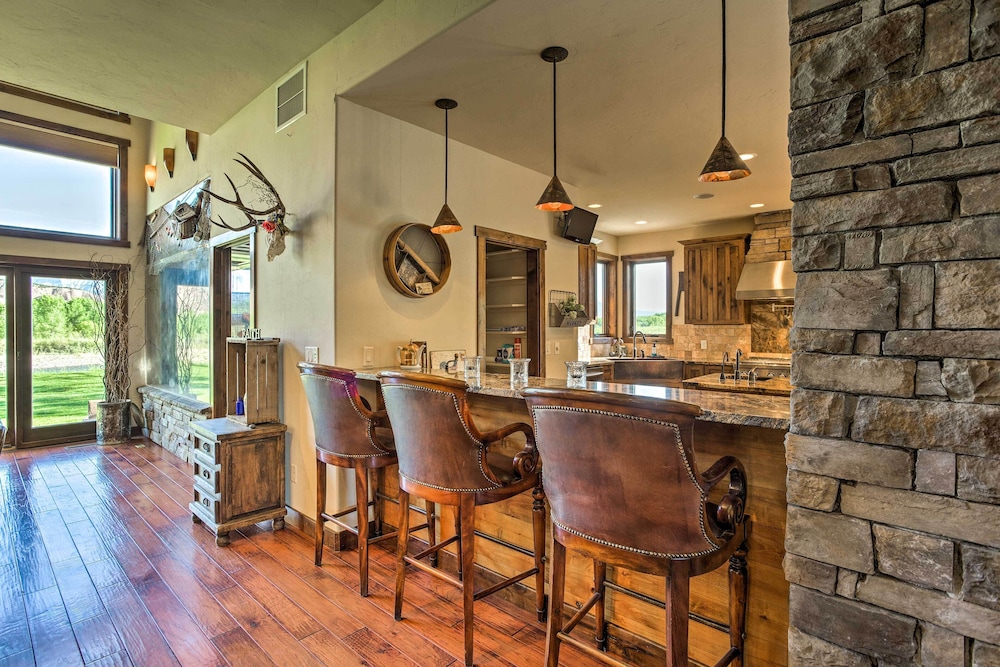 Luxury Waterfront Parachute House w/ Fire Pit!