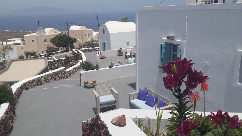 Alonistra Oia Houses