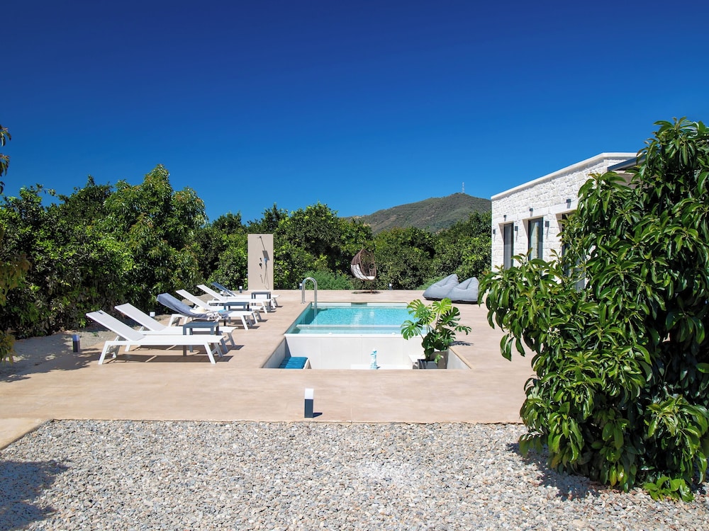PanStel Luxury Villas - pools & jacuzzi