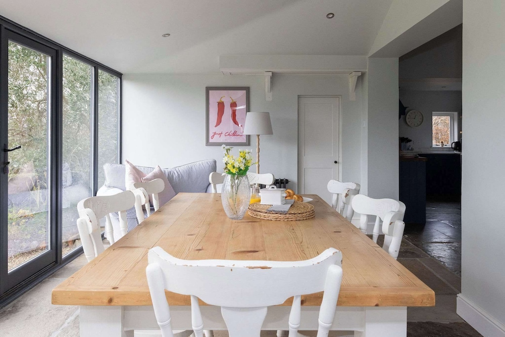 House Annexe Sleeps 18 Heated Pool