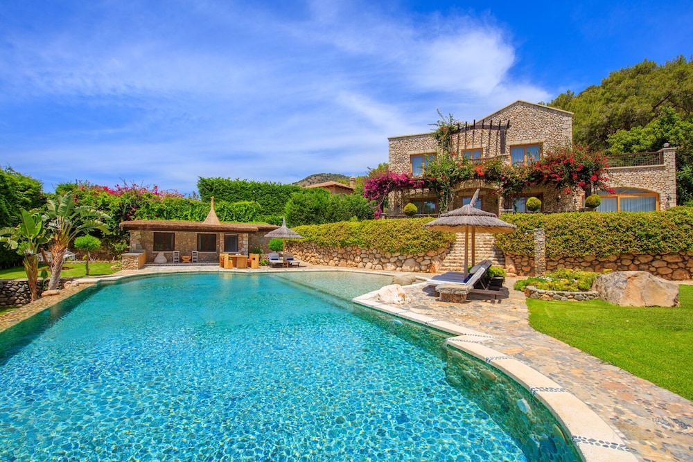 Private Island-Style Ultra Luxury Villa Estate