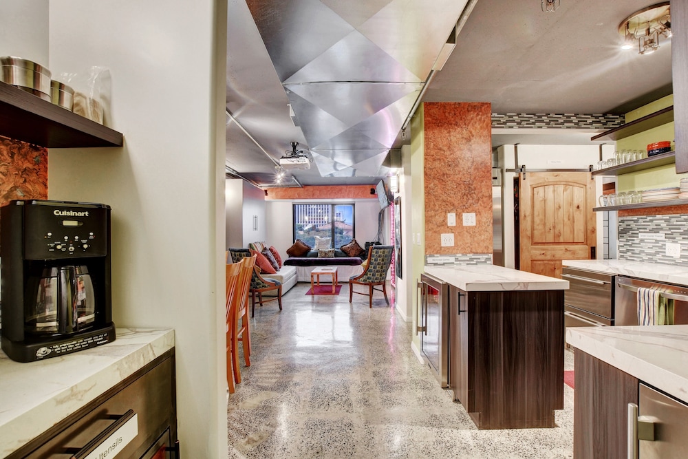 LVStripHouse Condos Sleeps up to 14