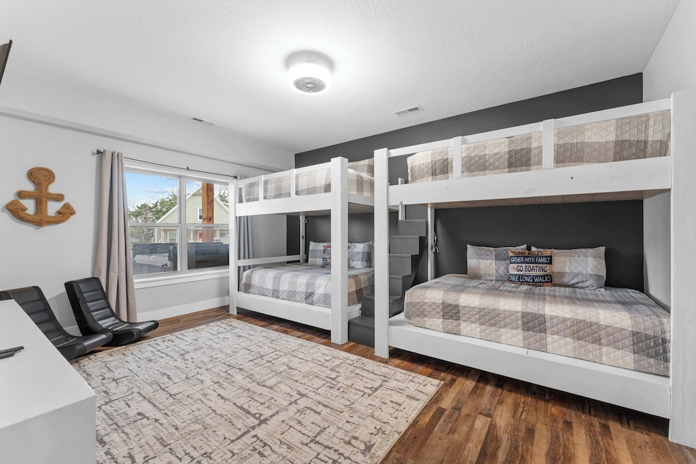 Green Wood Getaway for 18