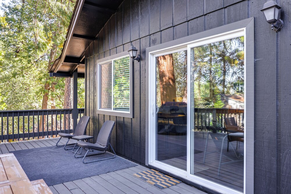 Access to Pine Mountain Lake: Family Cabin w/ Deck