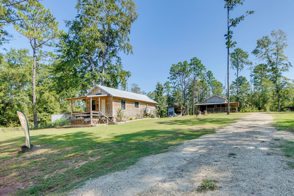 Lake Eufaula Access: Cozy Wood Cabin w/ Yard!