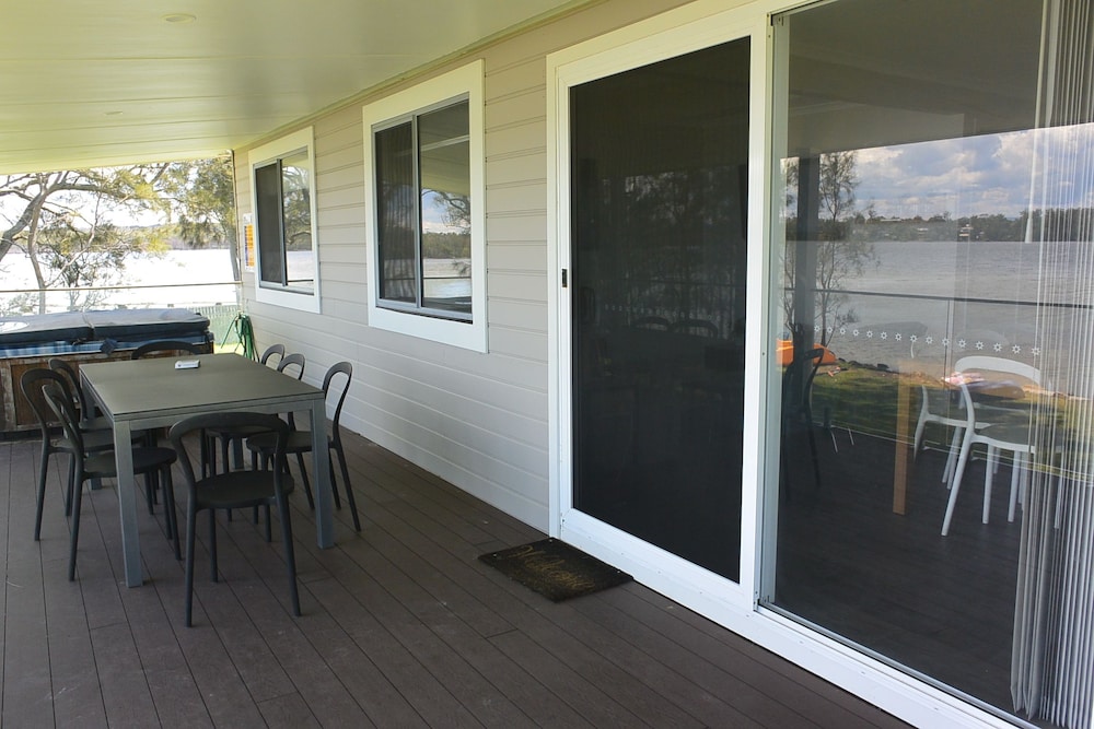 Dungowan Waterfront Apartments