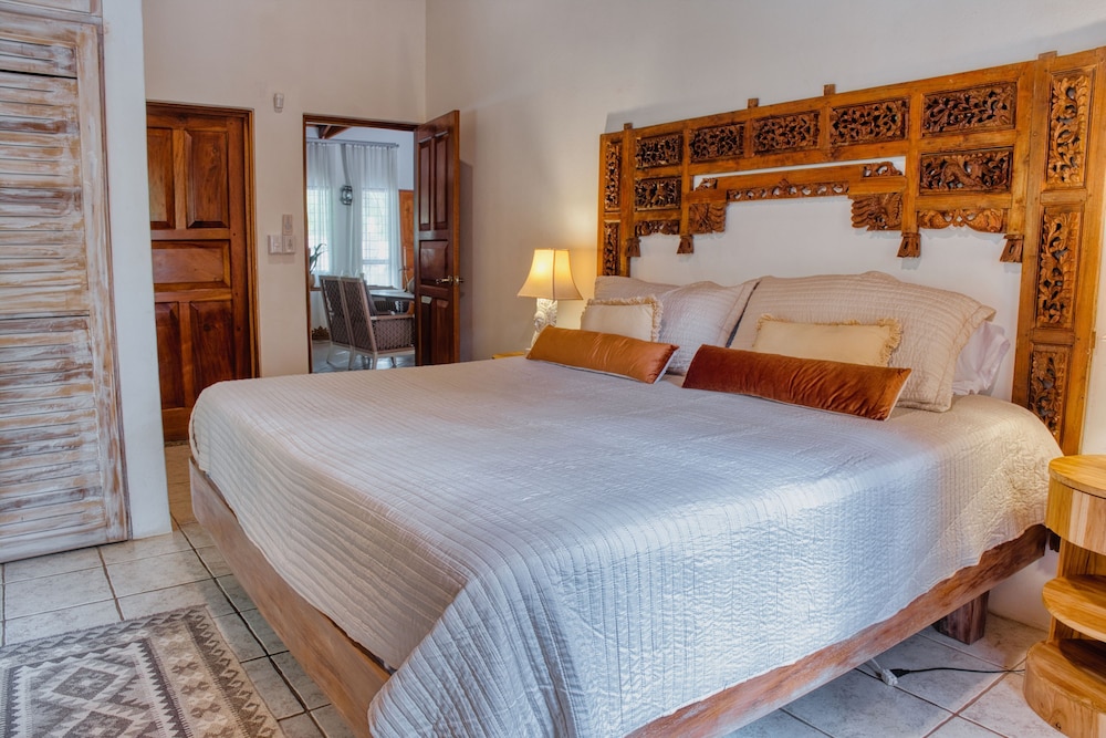 Casa Bonita - 5BR With Pool Walk to Beach