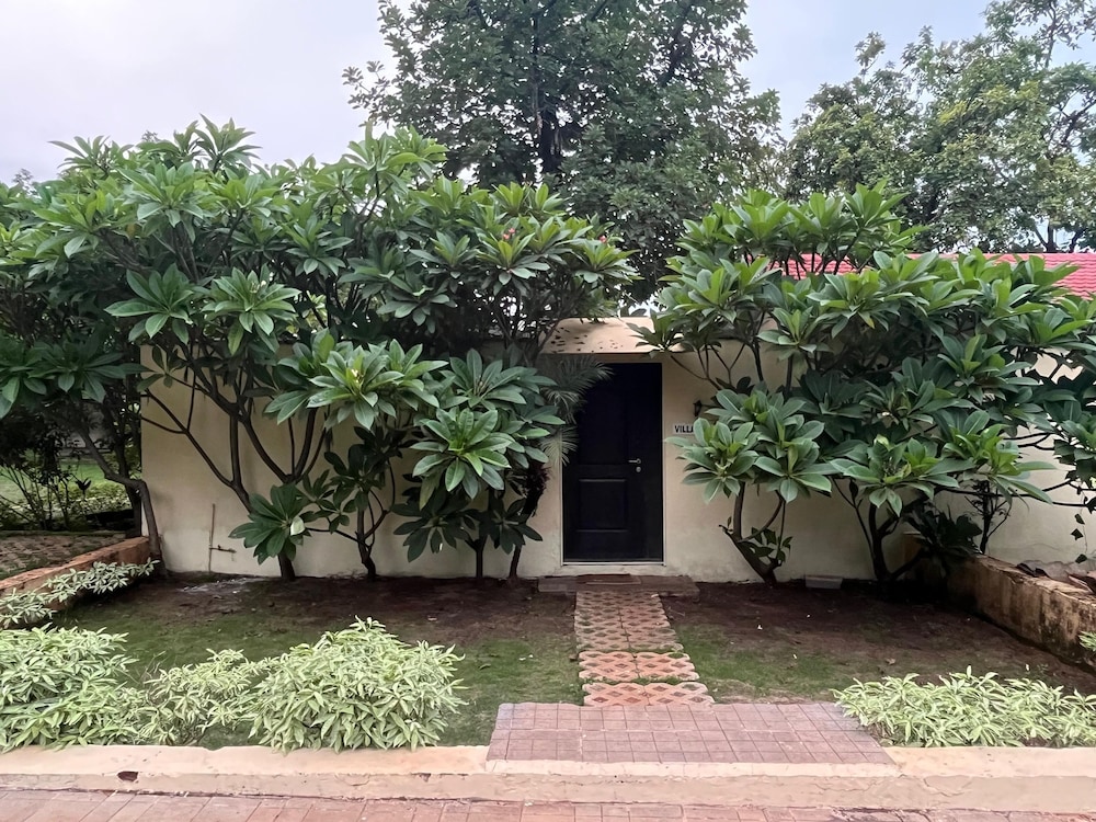 Alaya Stays Nehamrit Glamping Cottage