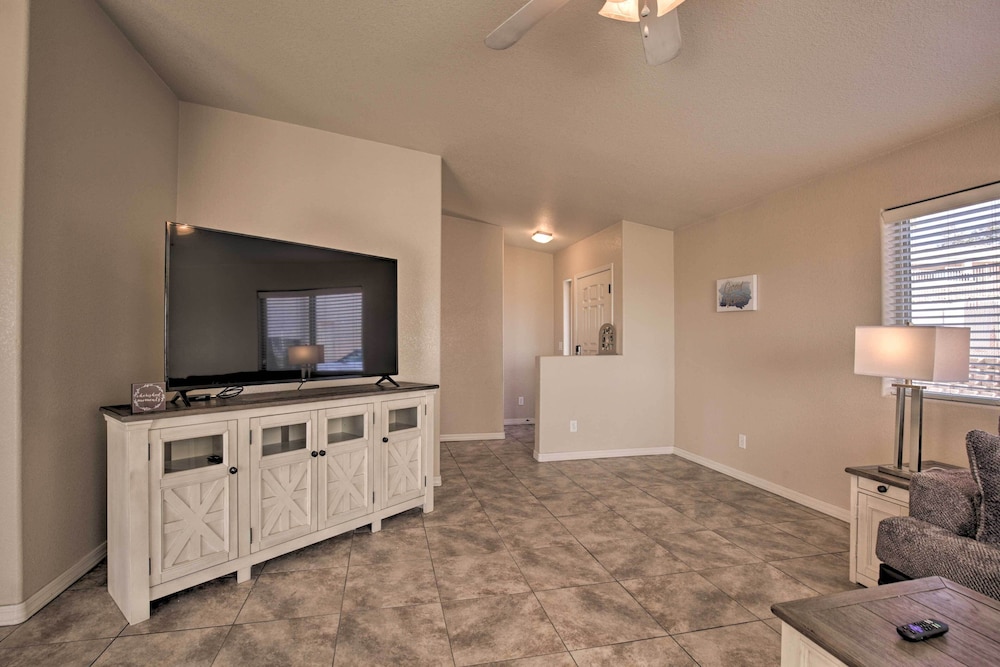 3 Mi to Beach & Boat Launch: Lake Havasu Home!