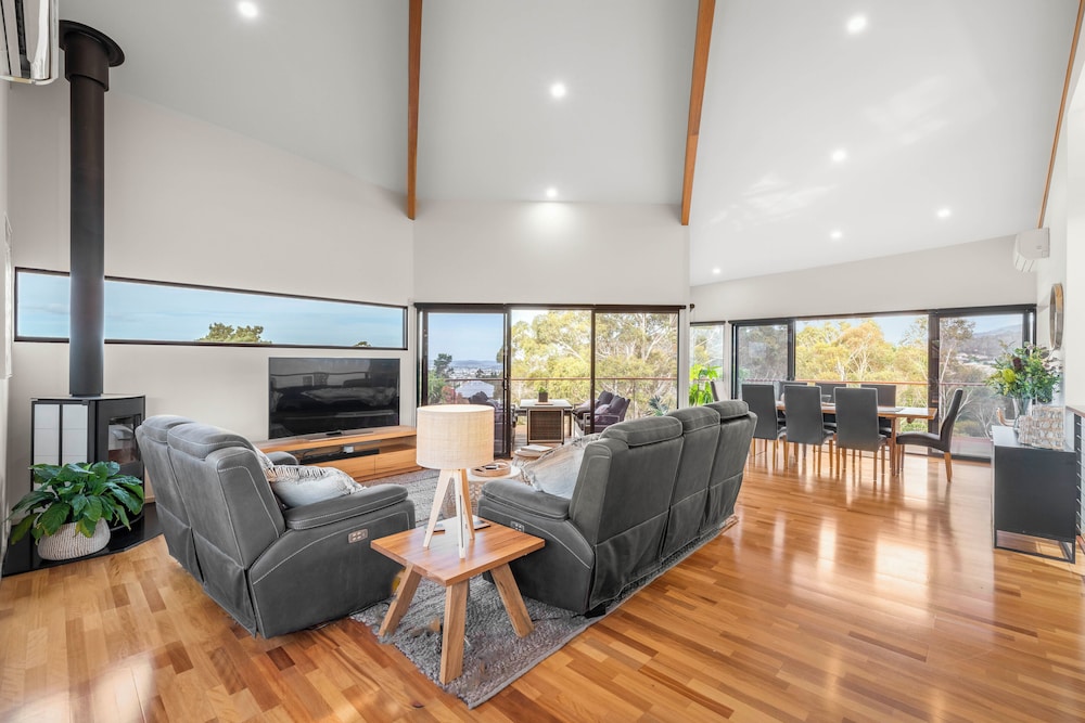 Tree Top Views - 4 Bedroom House
