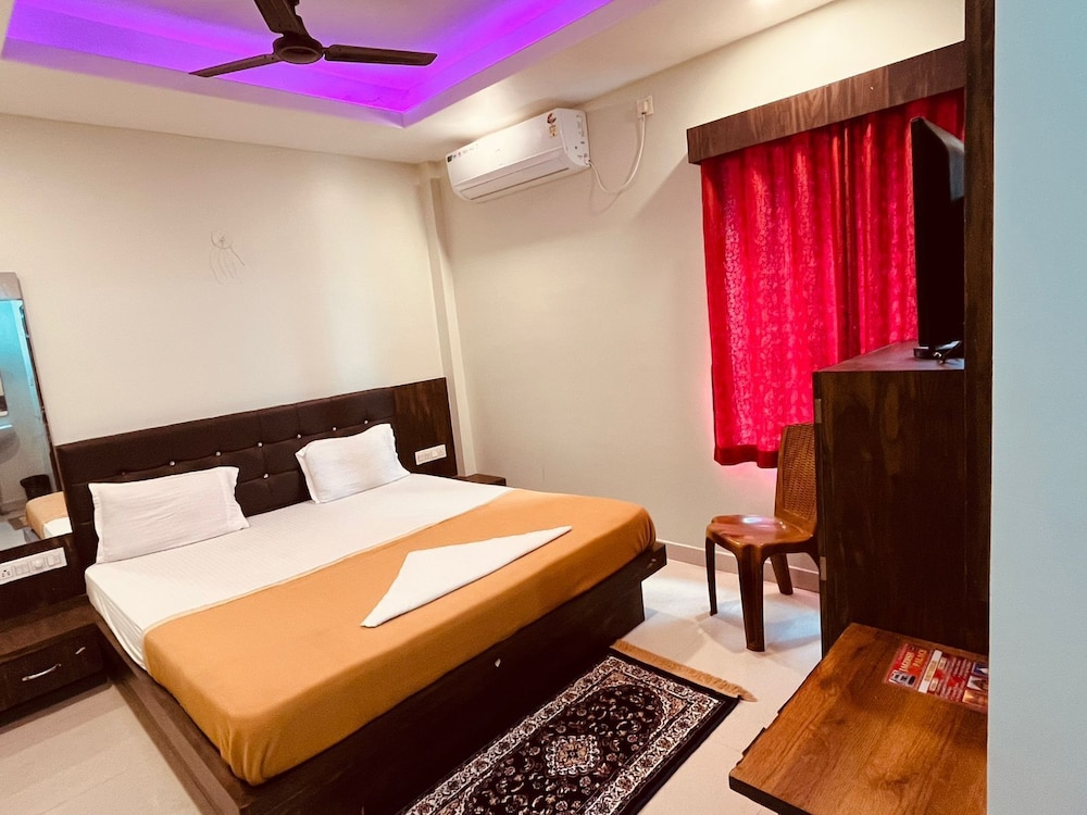 Hotel Radharani Palace
