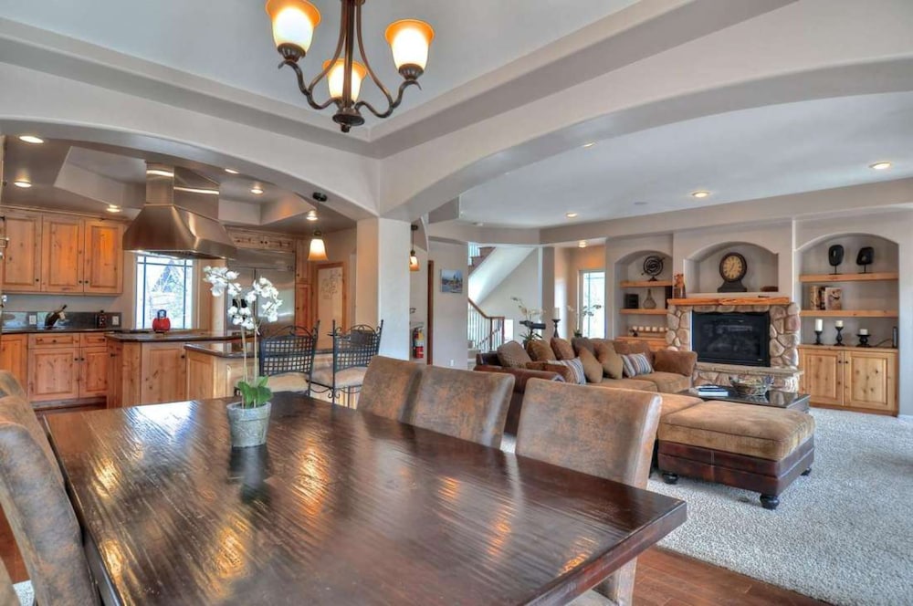 Boulder Bay Lodge by Avantstay Boulder Bay Home w Hot Tub Large Patio Game Room