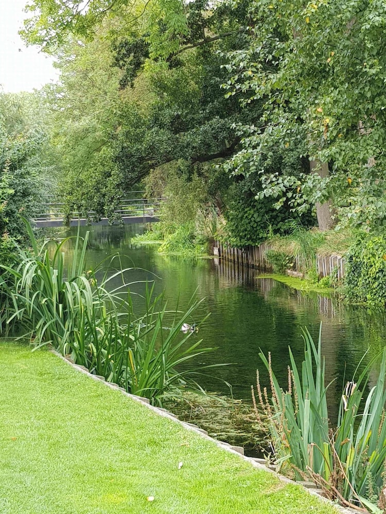 Canterbury - Sleeps 7 - Pet-friendly With Garden