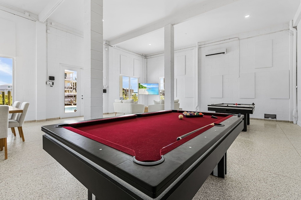 673 White Sands Retreat: Bay Views, Pool, Elevator 5 Bedroom Home