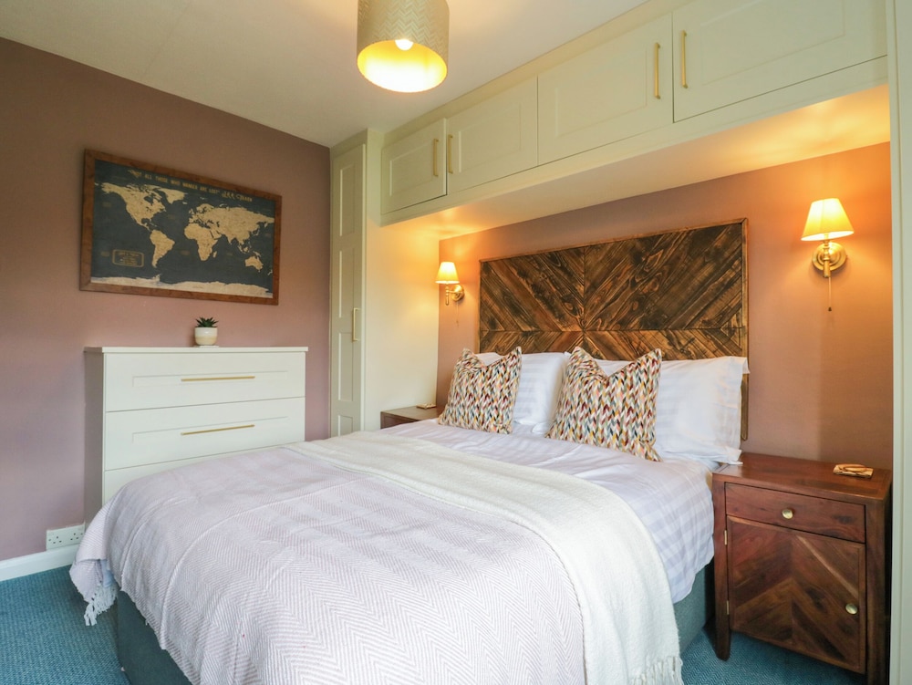 Two Copthorne Cottages